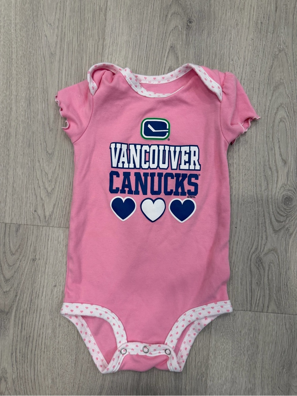 NHL Vancouver Canucks BABY PINK ONESIE - size 18 mos. hockey